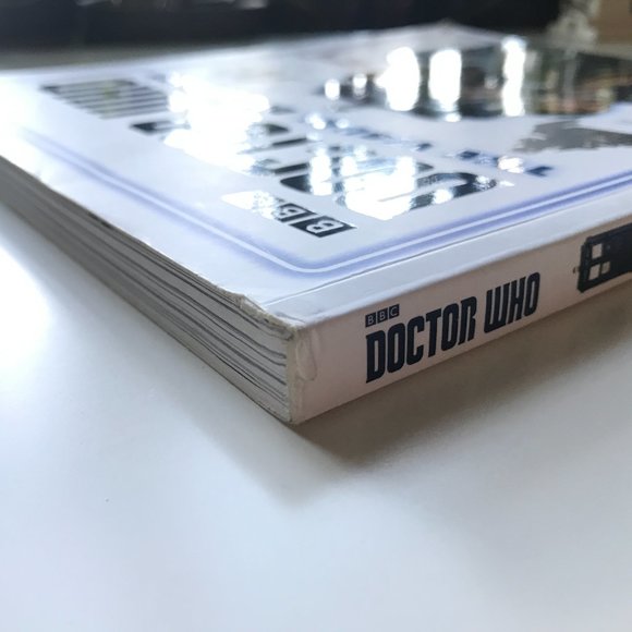 Doctor Who: The Visual Dictionary - Softcover Book - Picture 9 of 15